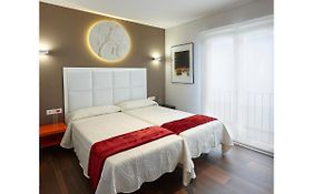 Apartamentos Caballerizas Granada con parking gratuito en pleno centro