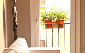 Apartamentos Caballerizas Granada con parking gratuito en pleno centro